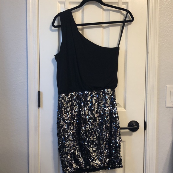 Black One Shoulder Cocktail Dress with Sequins from Nordstroms - Picture 4 of 5
